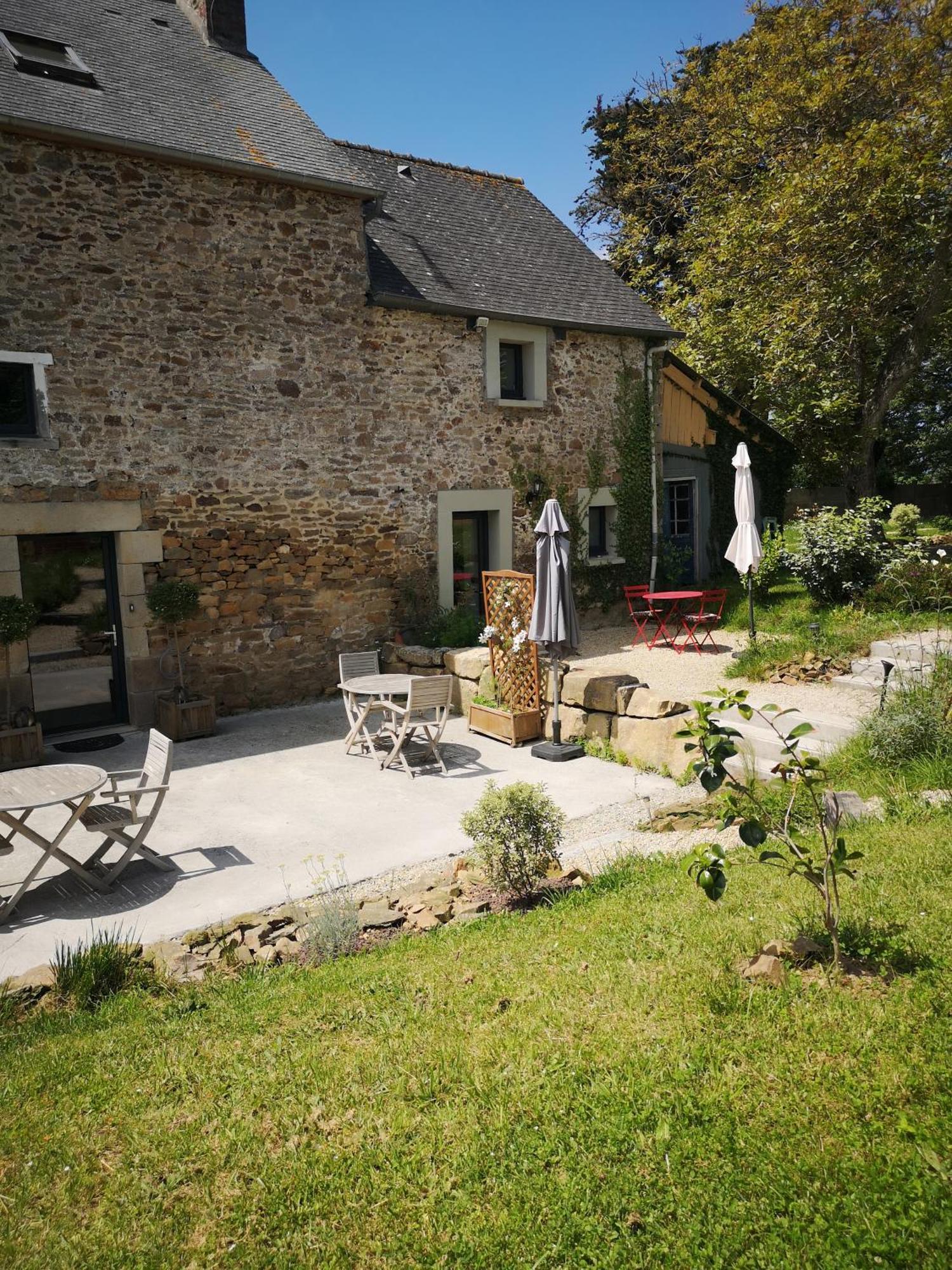 Au Gray Du Temps Suspendu Bed and Breakfast Pleslin-Trigavou Εξωτερικό φωτογραφία